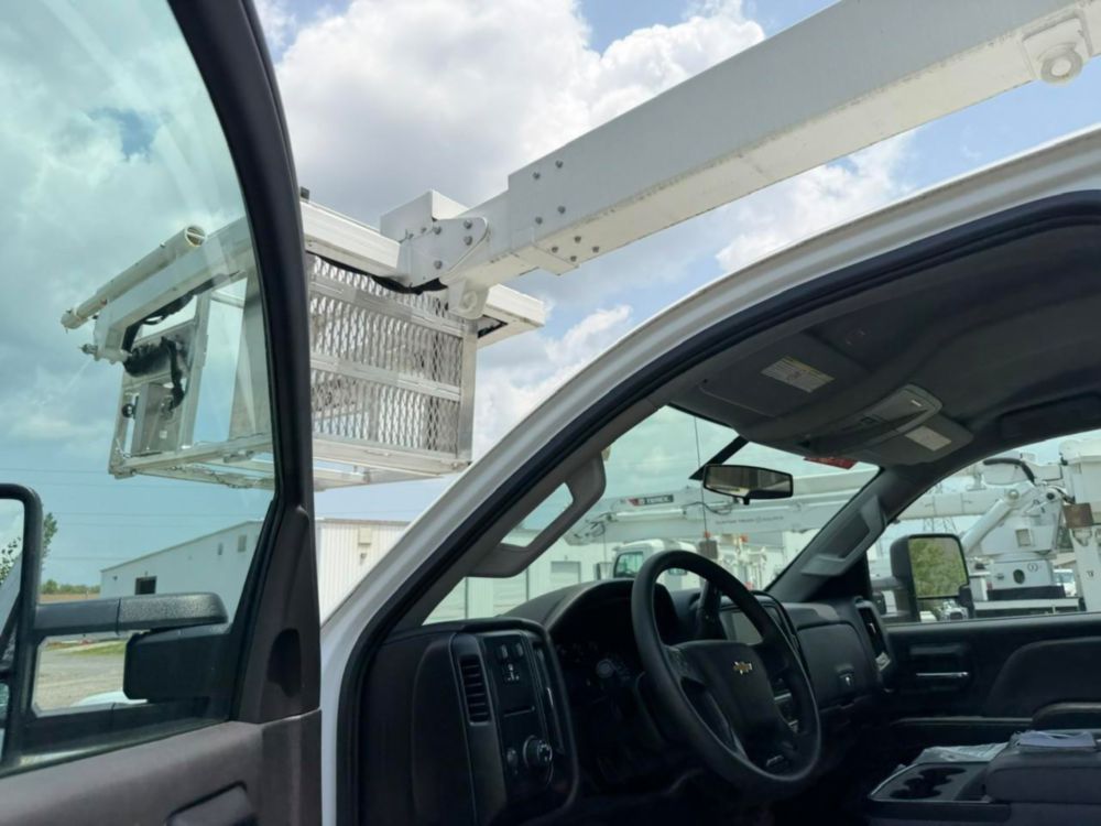 2022 Chevrolet 5500 4x2 Posi+ 700-40 Cable Placer Truck
