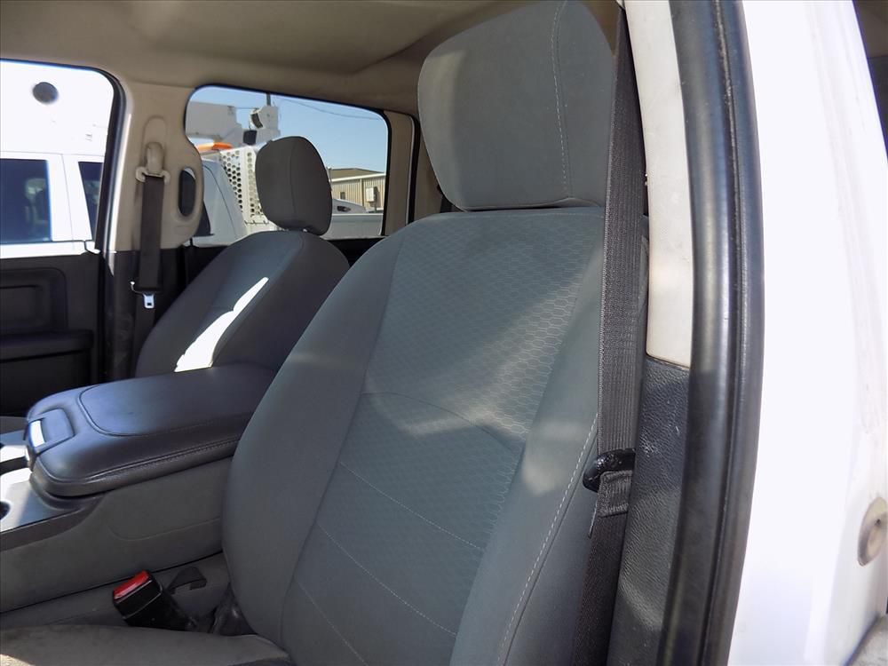 2017 Dodge Ram 5500 Crew Cab 4x4 Flatbed Truck