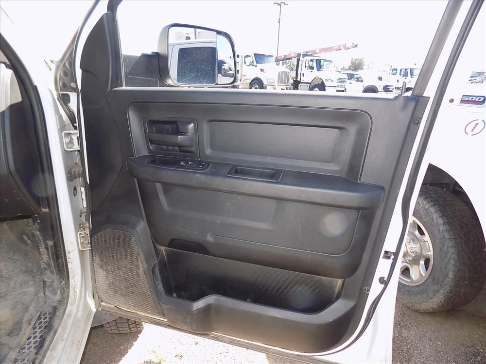 2017 Dodge Ram 5500 Crew Cab 4x4 Flatbed Truck