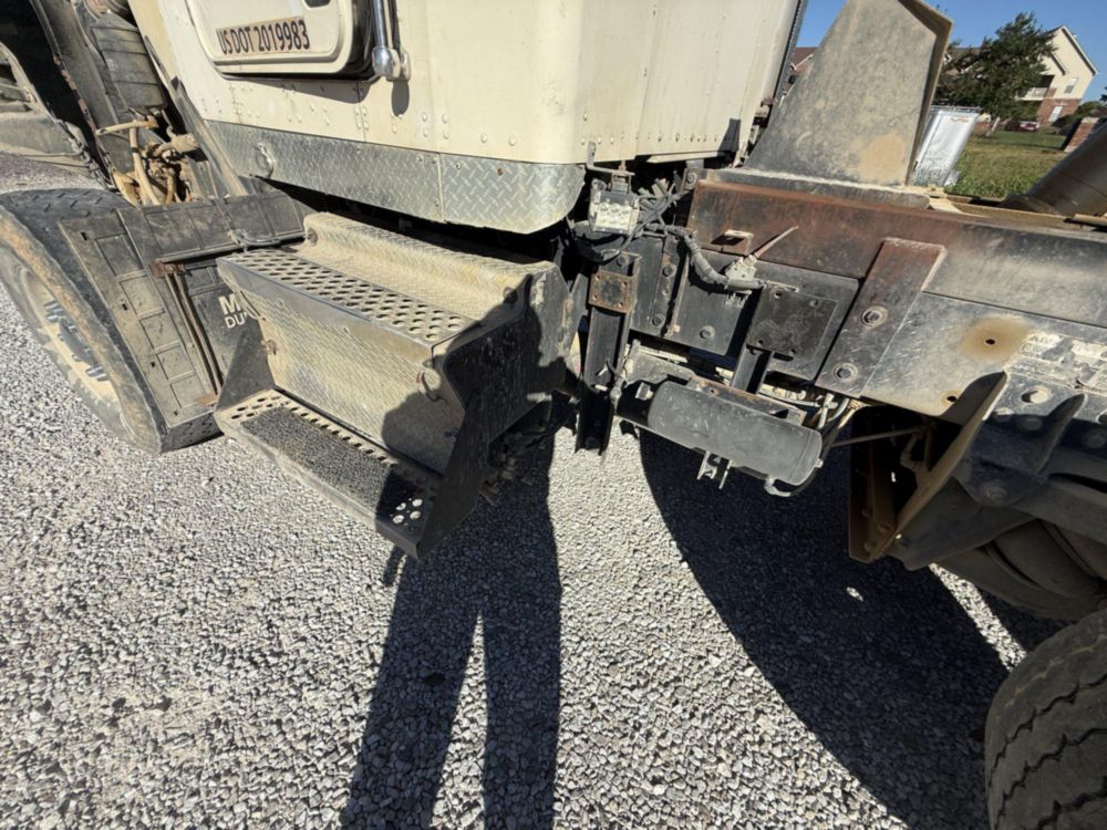 2006 Kenworth T-800 Tri-Axle Ox Bodies Dump Truck