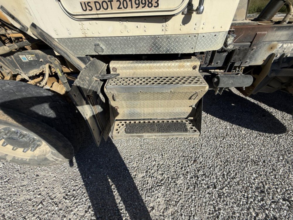 2006 Kenworth T-800 Tri-Axle Ox Bodies Dump Truck