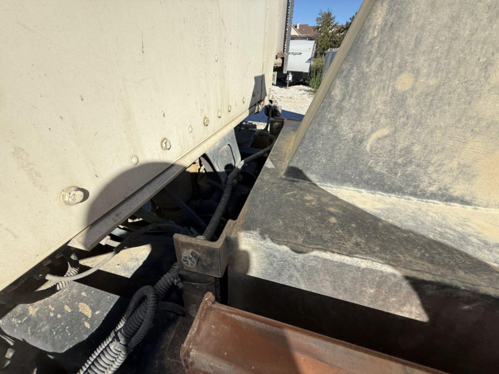 2006 Kenworth T-800 Tri-Axle Ox Bodies Dump Truck