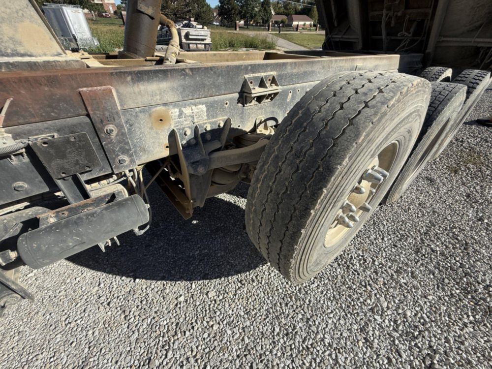 2006 Kenworth T-800 Tri-Axle Ox Bodies Dump Truck