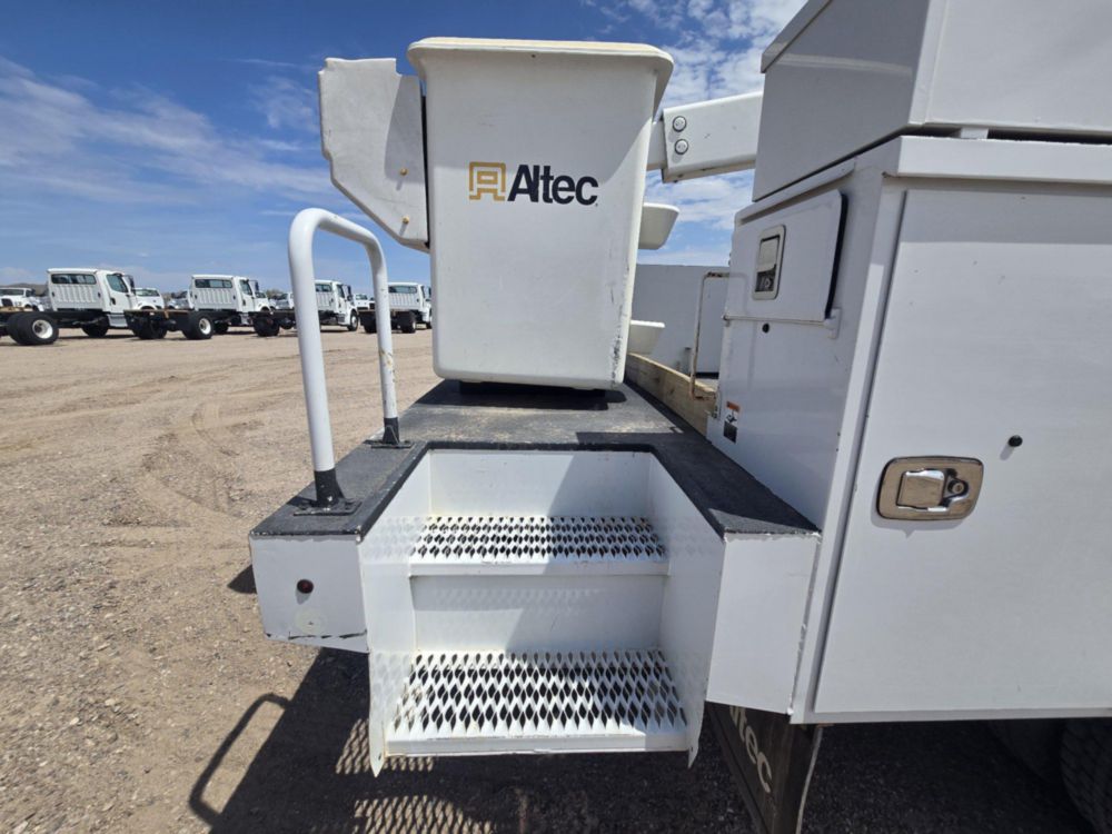 2022 Ford F-550 4x4 Powerstroke Altec AT-40G Bucket Truck