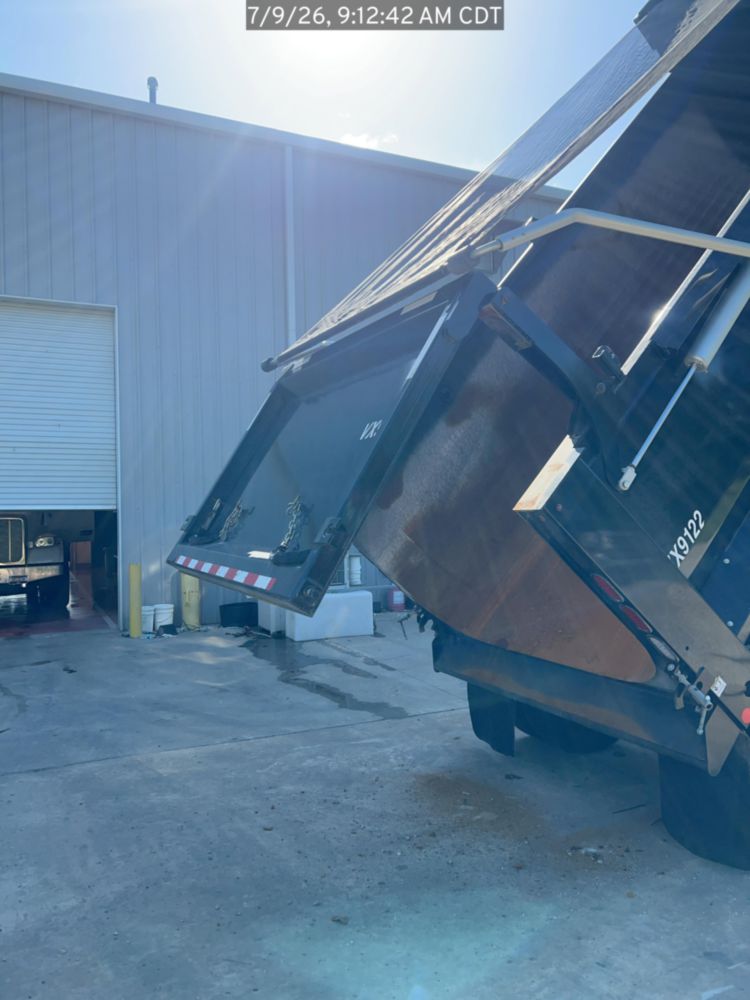 2026 Peterbilt 567 10x4 18' Load King Dump Truck