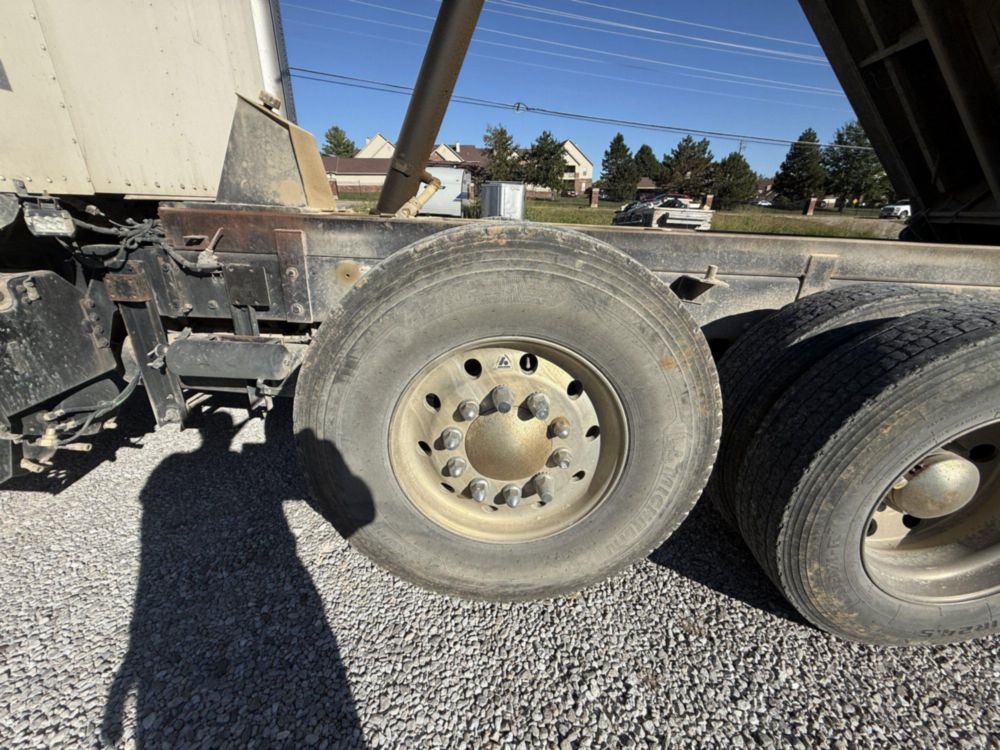 2006 Kenworth T-800 Tri-Axle Ox Bodies Dump Truck