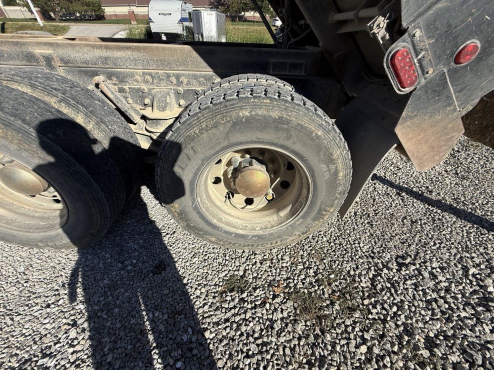2006 Kenworth T-800 Tri-Axle Ox Bodies Dump Truck
