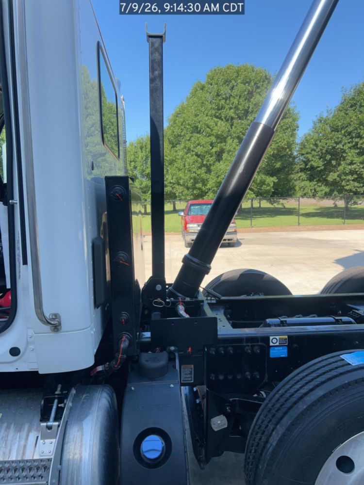 2026 Peterbilt 567 10x4 18' Load King Dump Truck