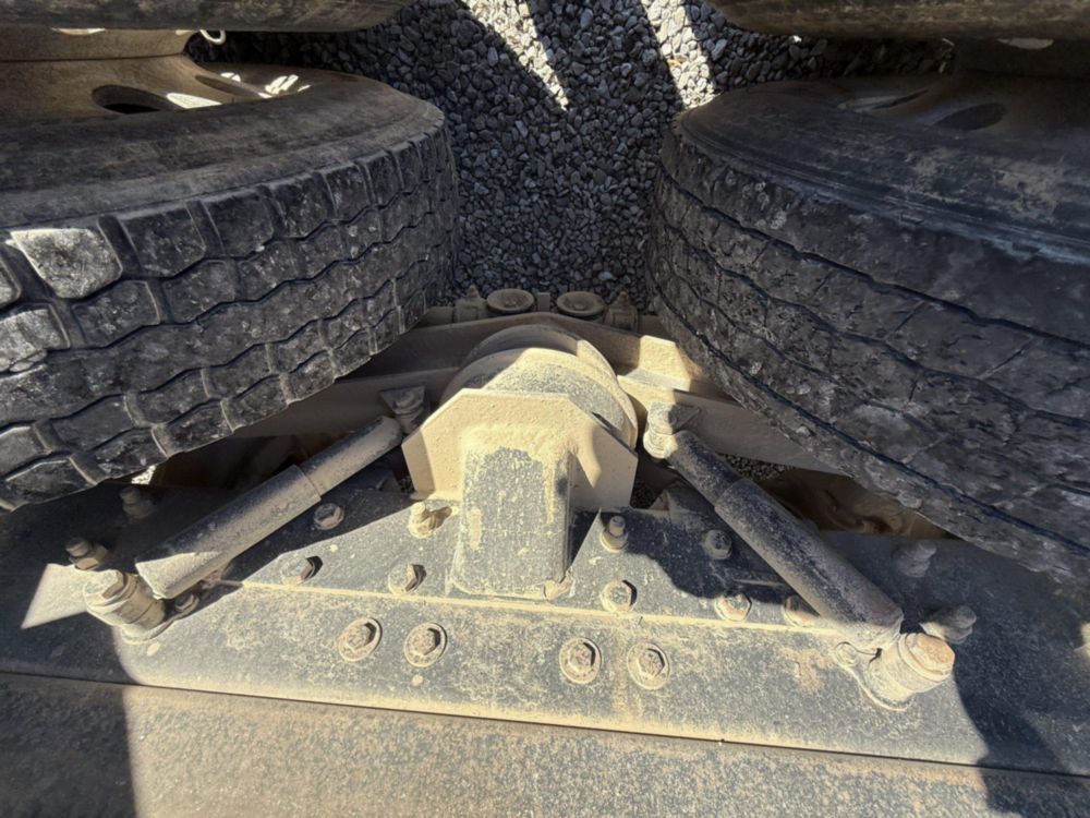 2006 Kenworth T-800 Tri-Axle Ox Bodies Dump Truck
