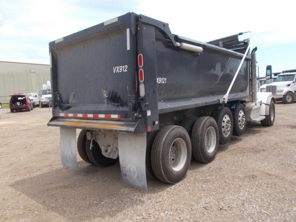 2026 Peterbilt 567 10x4 18' Load King Dump Truck