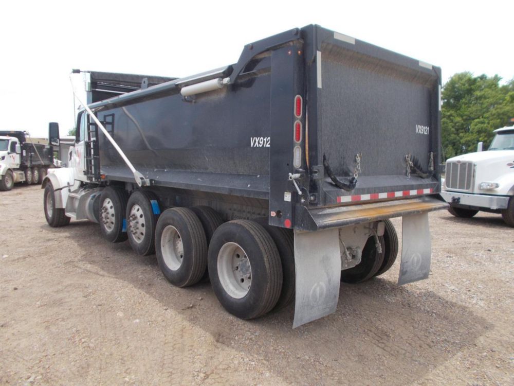 2026 Peterbilt 567 10x4 18' Load King Dump Truck