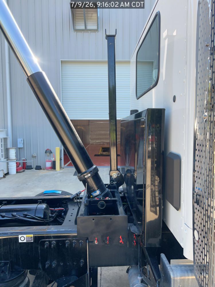 2026 Peterbilt 567 10x4 18' Load King Dump Truck