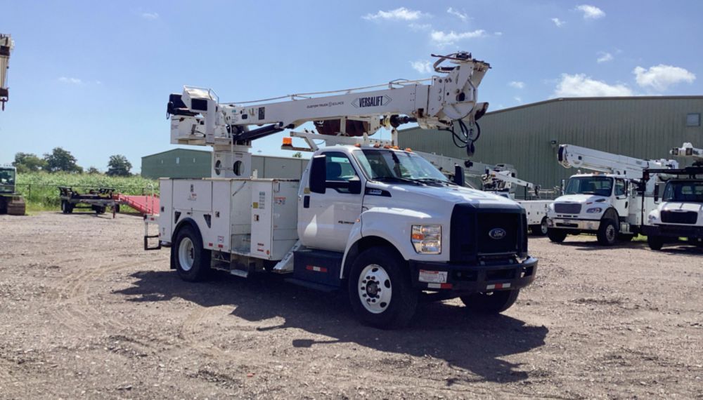 2019 Ford F-750 4x2 Versalift TMD-2047-T Digger Derrick