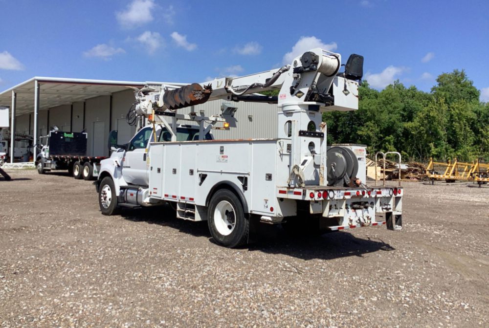 2019 Ford F-750 4x2 Versalift TMD-2047-T Digger Derrick