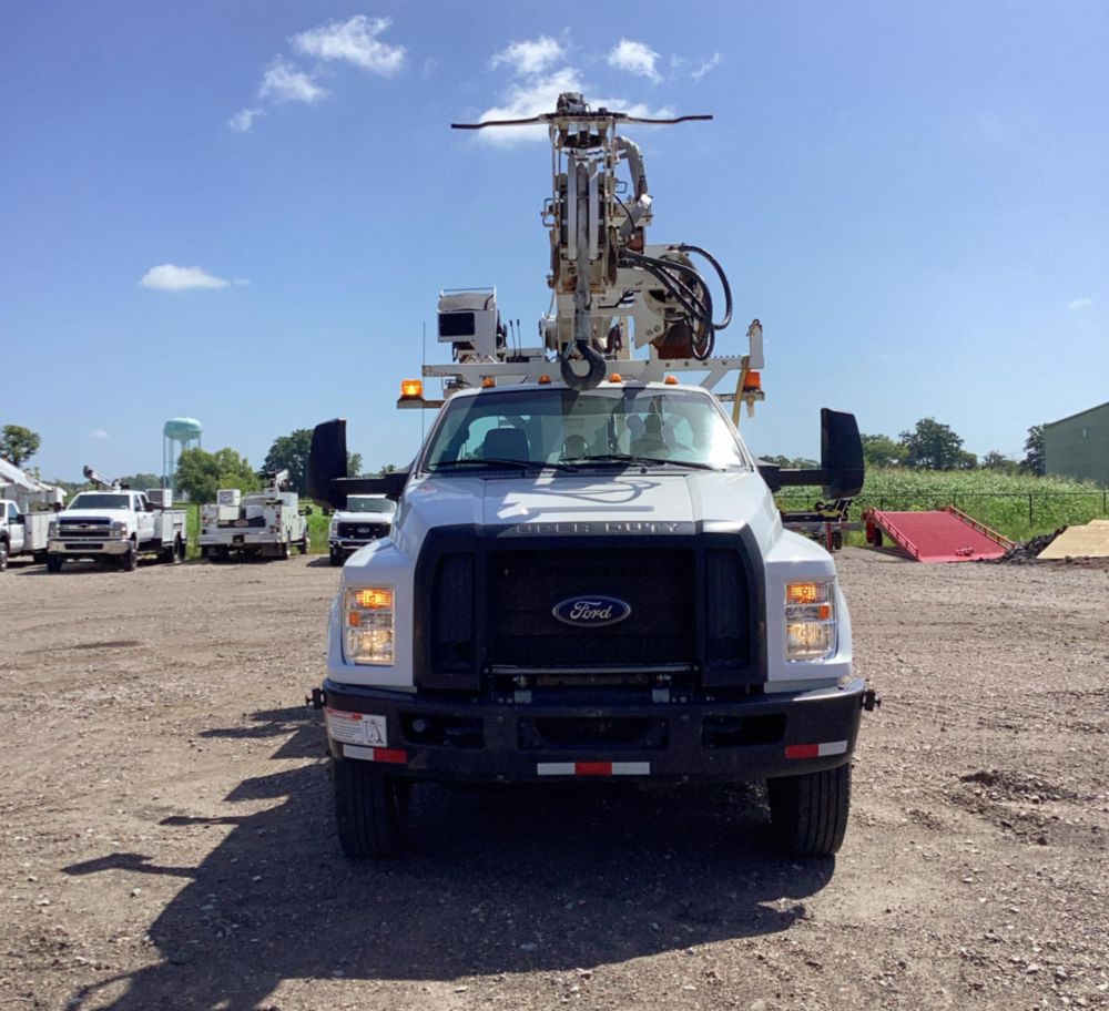 2019 Ford F-750 4x2 Versalift TMD-2047-T Digger Derrick