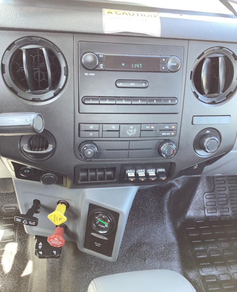2019 Ford F-750 4x2 Versalift TMD-2047-T Digger Derrick