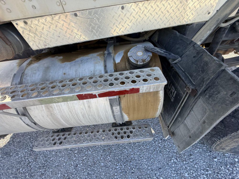 2006 Kenworth T-800 Tri-Axle Ox Bodies Dump Truck