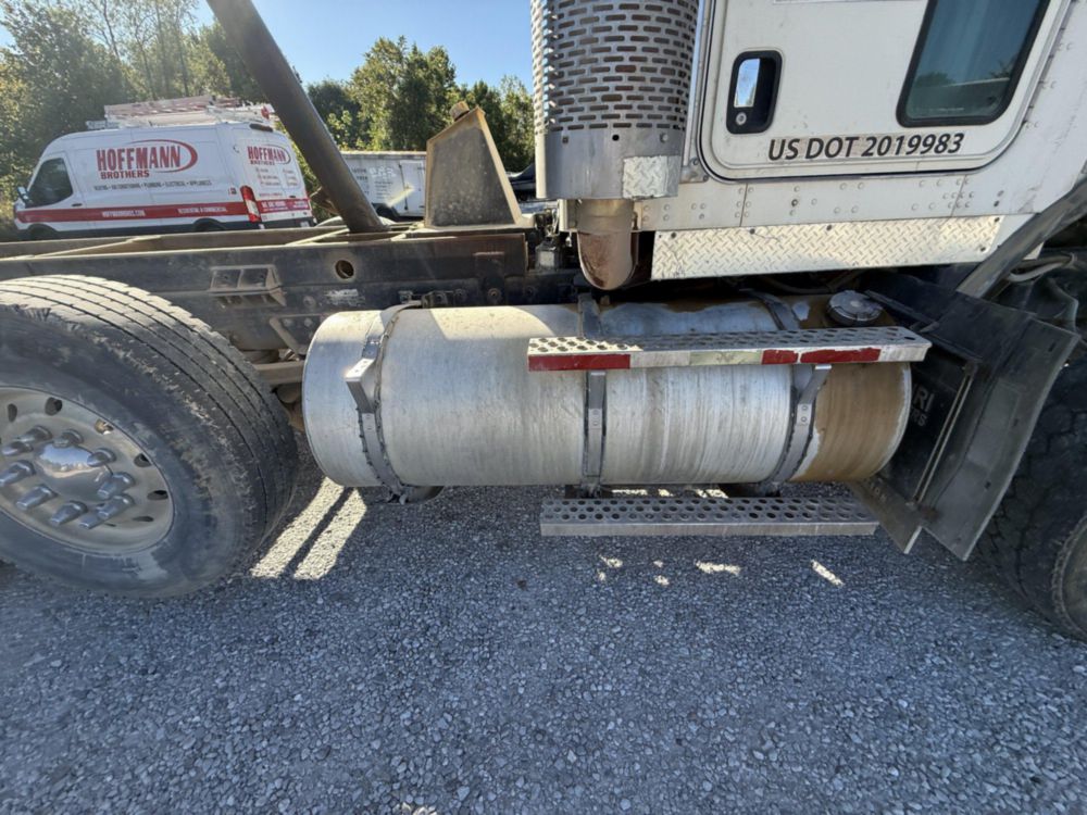 2006 Kenworth T-800 Tri-Axle Ox Bodies Dump Truck