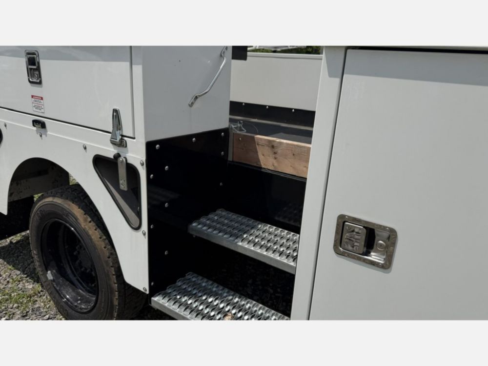 New 2022 Chevrolet 5500 4x2 Posi+ 700-40 Cable Placer Truck