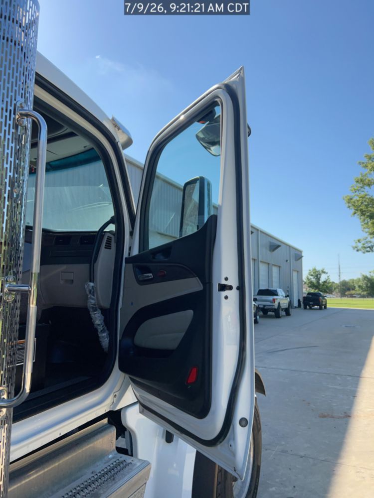2026 Peterbilt 567 10x4 18' Load King Dump Truck