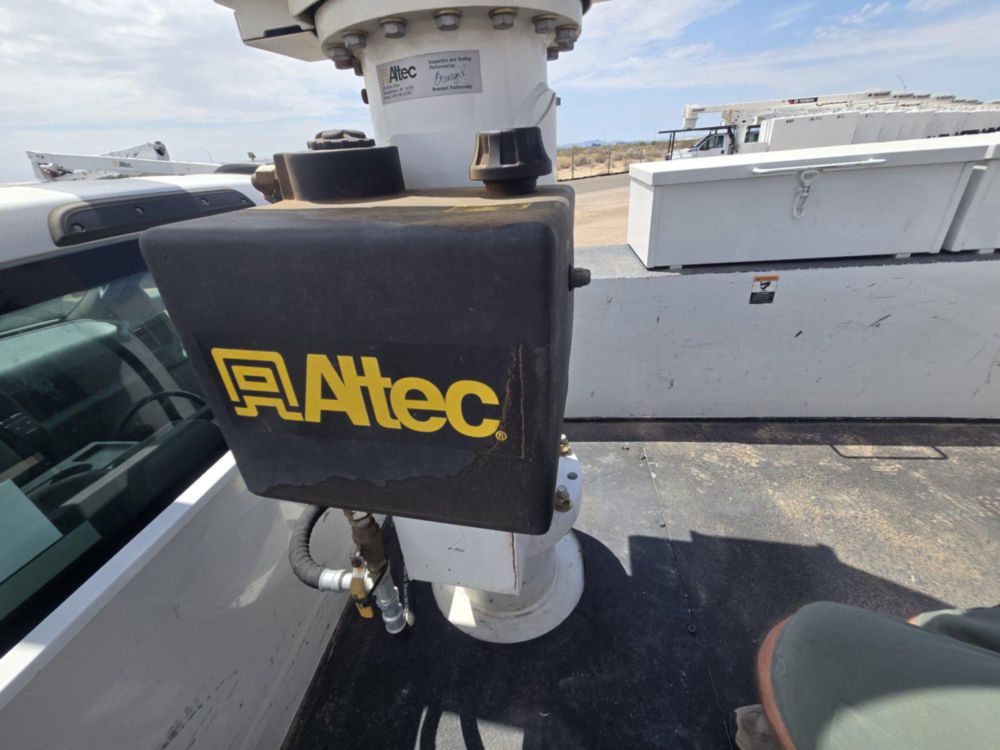2022 Ford F-550 4x4 Powerstroke Altec AT-40G Bucket Truck