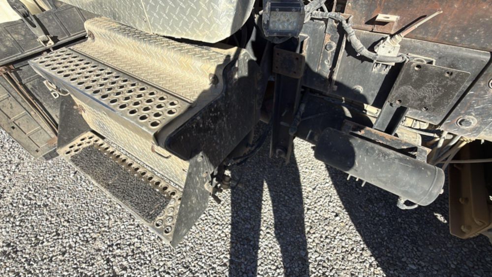 2006 Kenworth T-800 Tri-Axle Ox Bodies Dump Truck