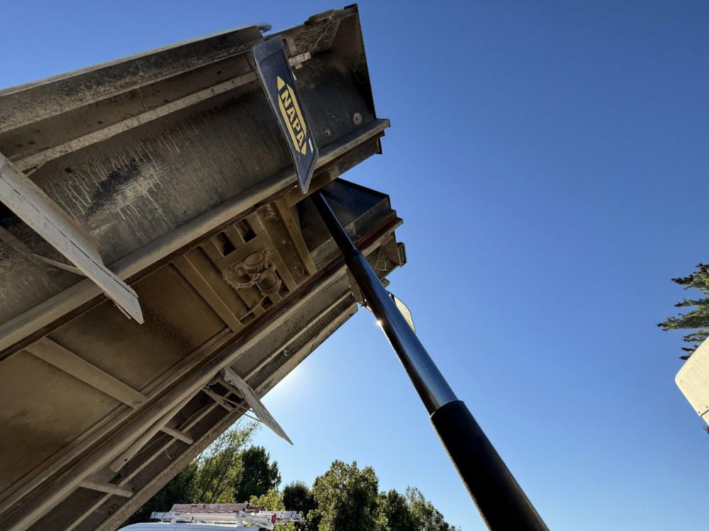 2006 Kenworth T-800 Tri-Axle Ox Bodies Dump Truck