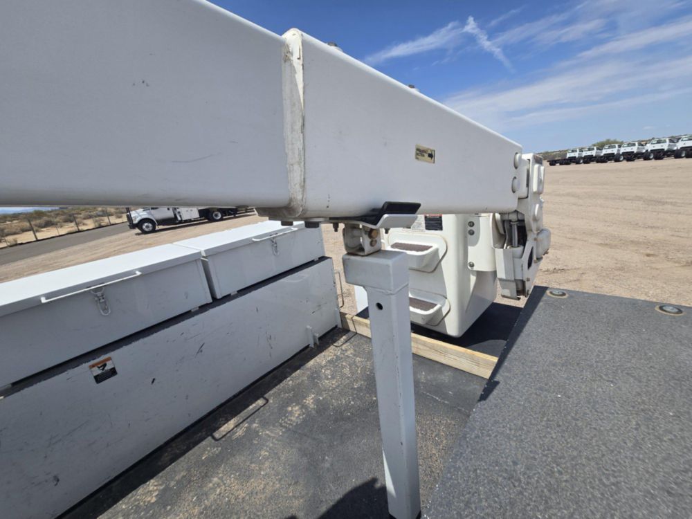 2022 Ford F-550 4x4 Powerstroke Altec AT-40G Bucket Truck