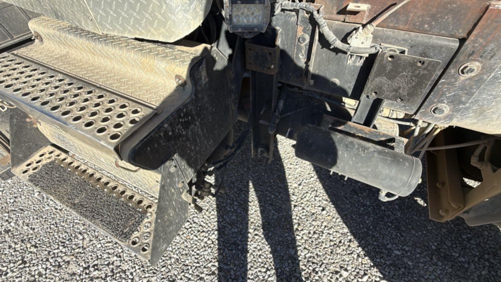 2006 Kenworth T-800 Tri-Axle Ox Bodies Dump Truck
