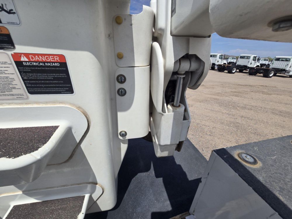 2022 Ford F-550 4x4 Powerstroke Altec AT-40G Bucket Truck