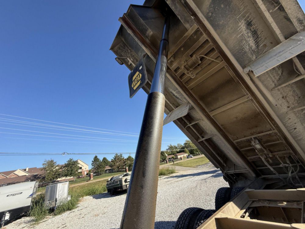 2006 Kenworth T-800 Tri-Axle Ox Bodies Dump Truck