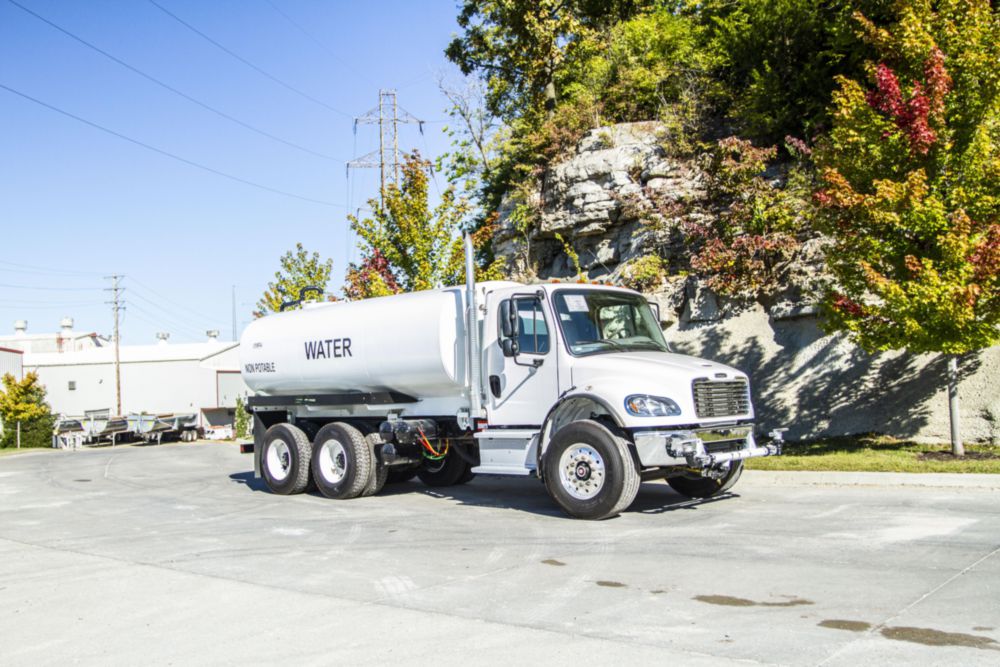 4,000 gal AWD Water Truck