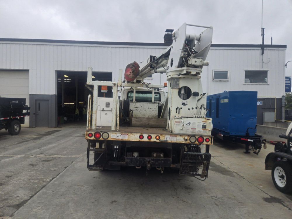 2009 Int'l 4300 4x2 Terex Commander 4047 Digger Derrick Truck