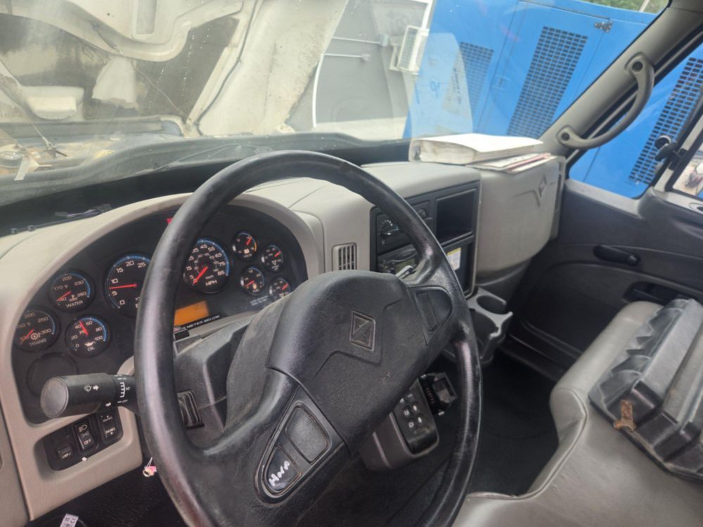 2009 Int'l 4300 4x2 Terex Commander 4047 Digger Derrick Truck