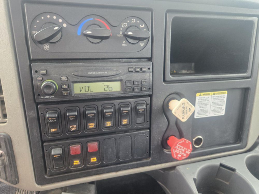 2009 Int'l 4300 4x2 Terex Commander 4047 Digger Derrick Truck