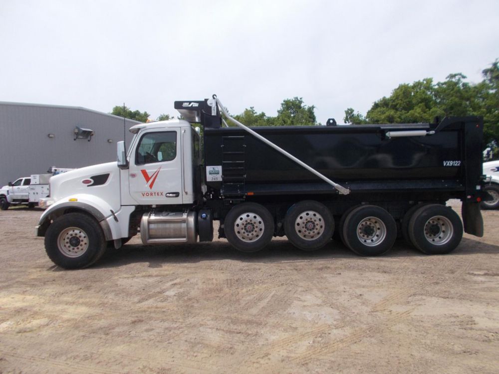 2026 Peterbilt 567 10x4 18' Load King Dump Truck