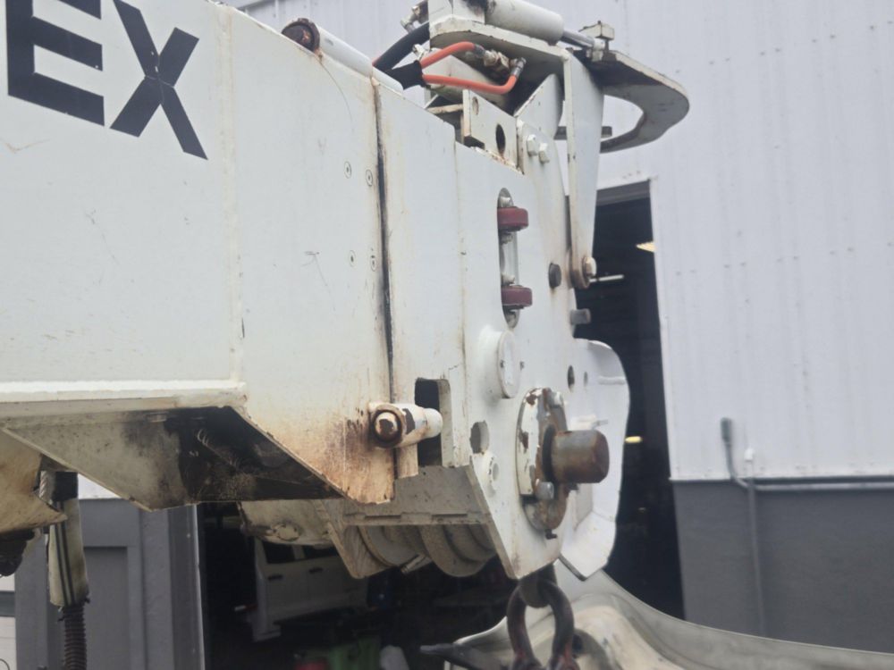 2009 Int'l 4300 4x2 Terex Commander 4047 Digger Derrick Truck