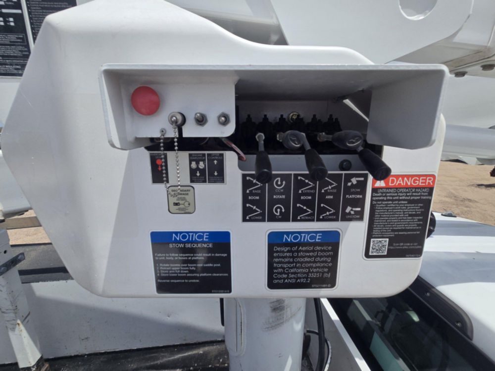 2022 Ford F-550 4x4 Altec AT-40G Bucket Truck
