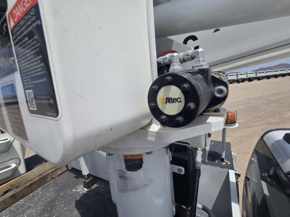 2022 Ford F-550 4x4 Altec AT-40G Bucket Truck