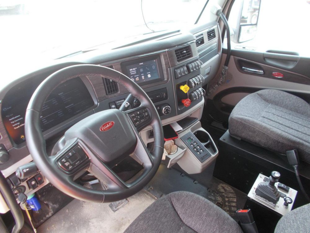 2026 Peterbilt 567 10x4 18' Load King Dump Truck