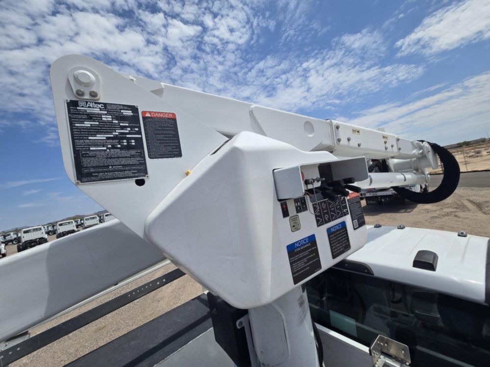 2022 Ford F-550 4x4 Altec AT-40G Bucket Truck