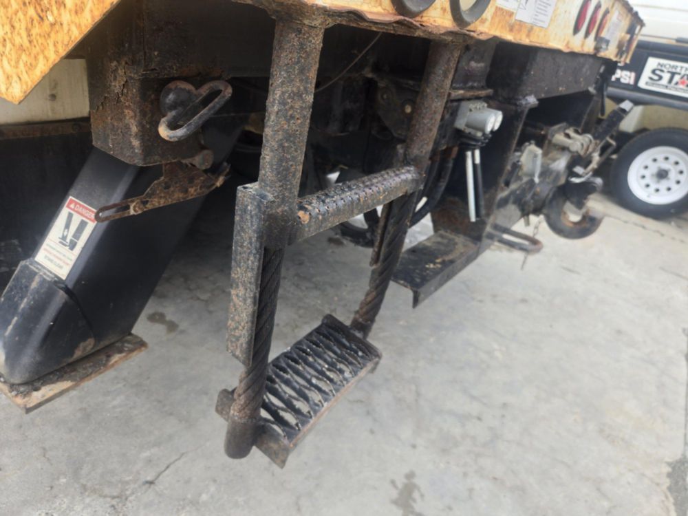 2009 Int'l 4300 4x2 Terex Commander 4047 Digger Derrick Truck