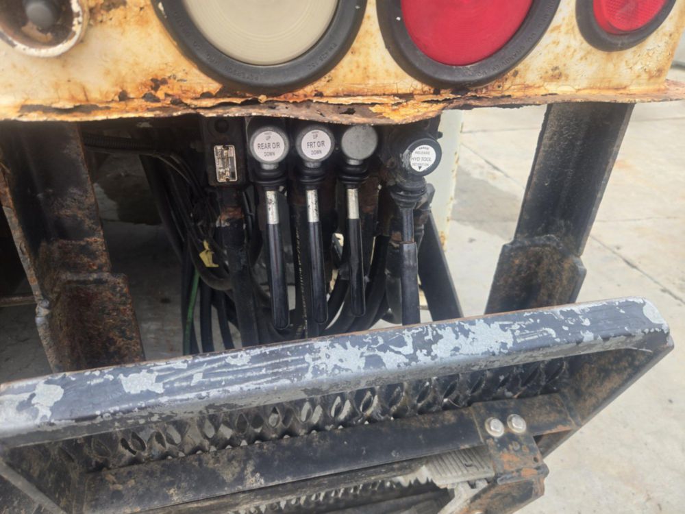 2009 Int'l 4300 4x2 Terex Commander 4047 Digger Derrick Truck
