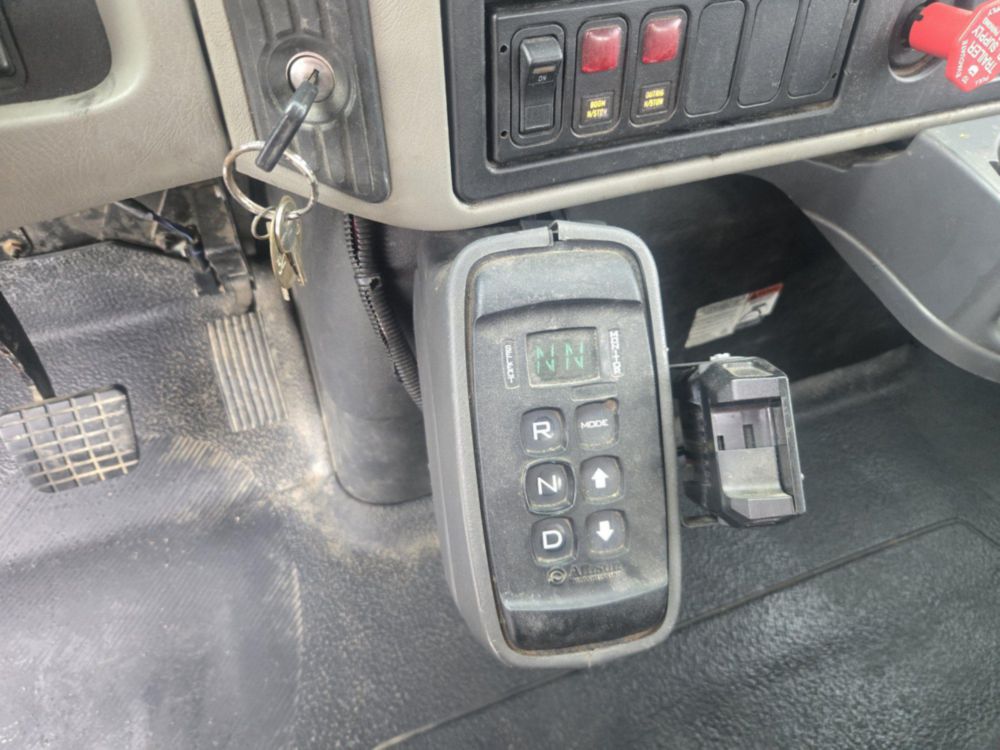 2009 Int'l 4300 4x2 Terex Commander 4047 Digger Derrick Truck