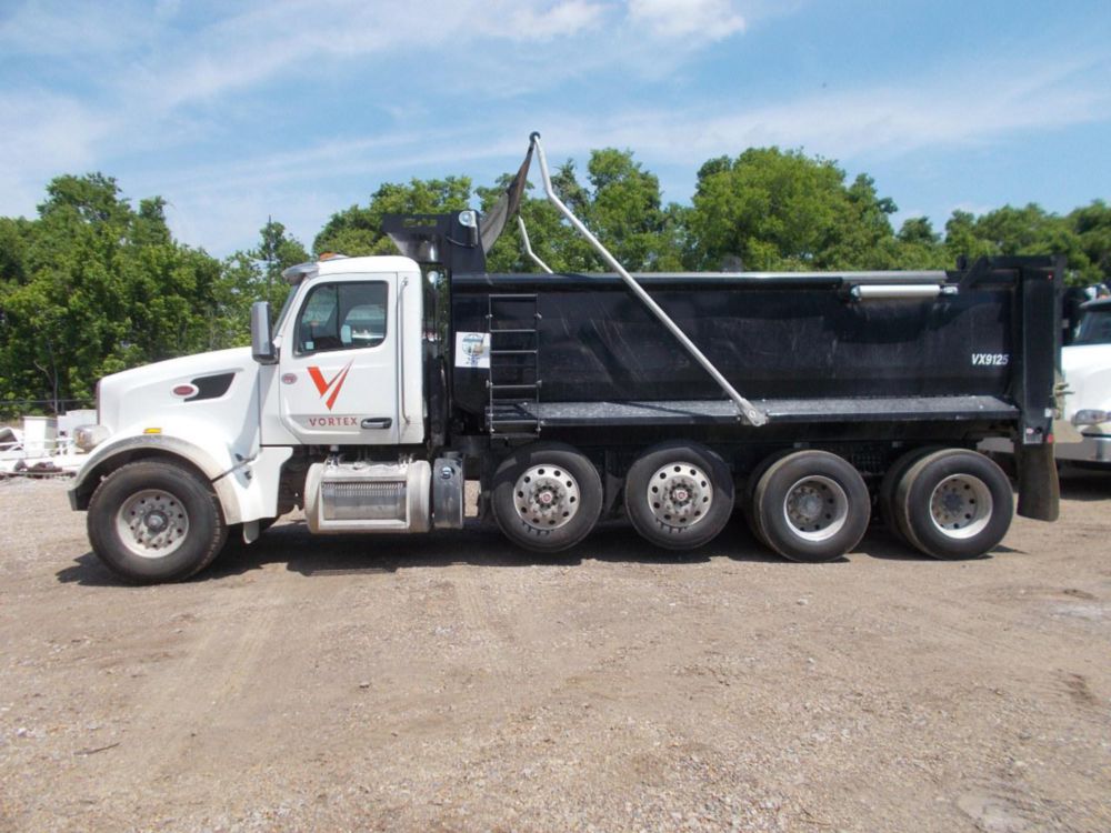2026 Peterbilt 567 10x4 18' Load King Dump Truck