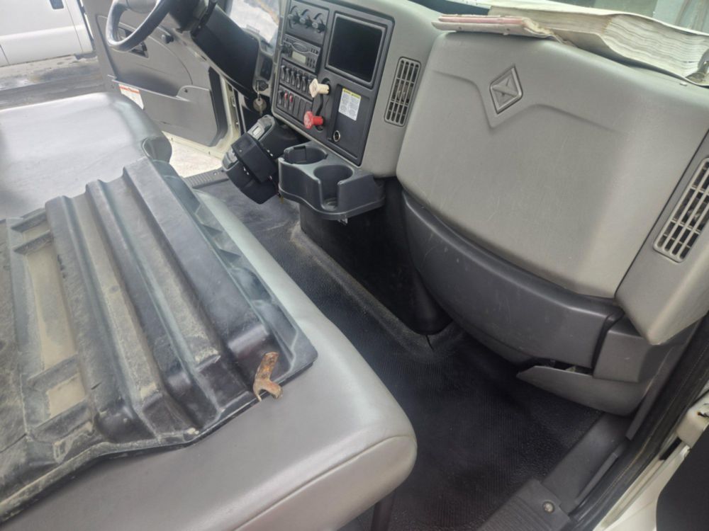 2009 Int'l 4300 4x2 Terex Commander 4047 Digger Derrick Truck