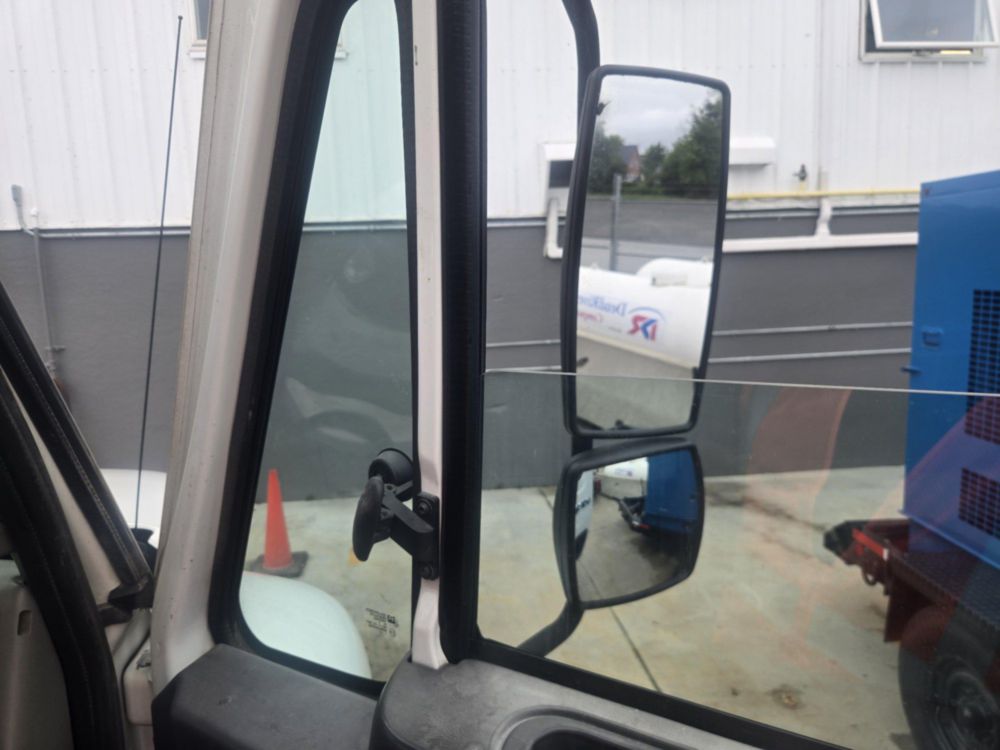 2009 Int'l 4300 4x2 Terex Commander 4047 Digger Derrick Truck