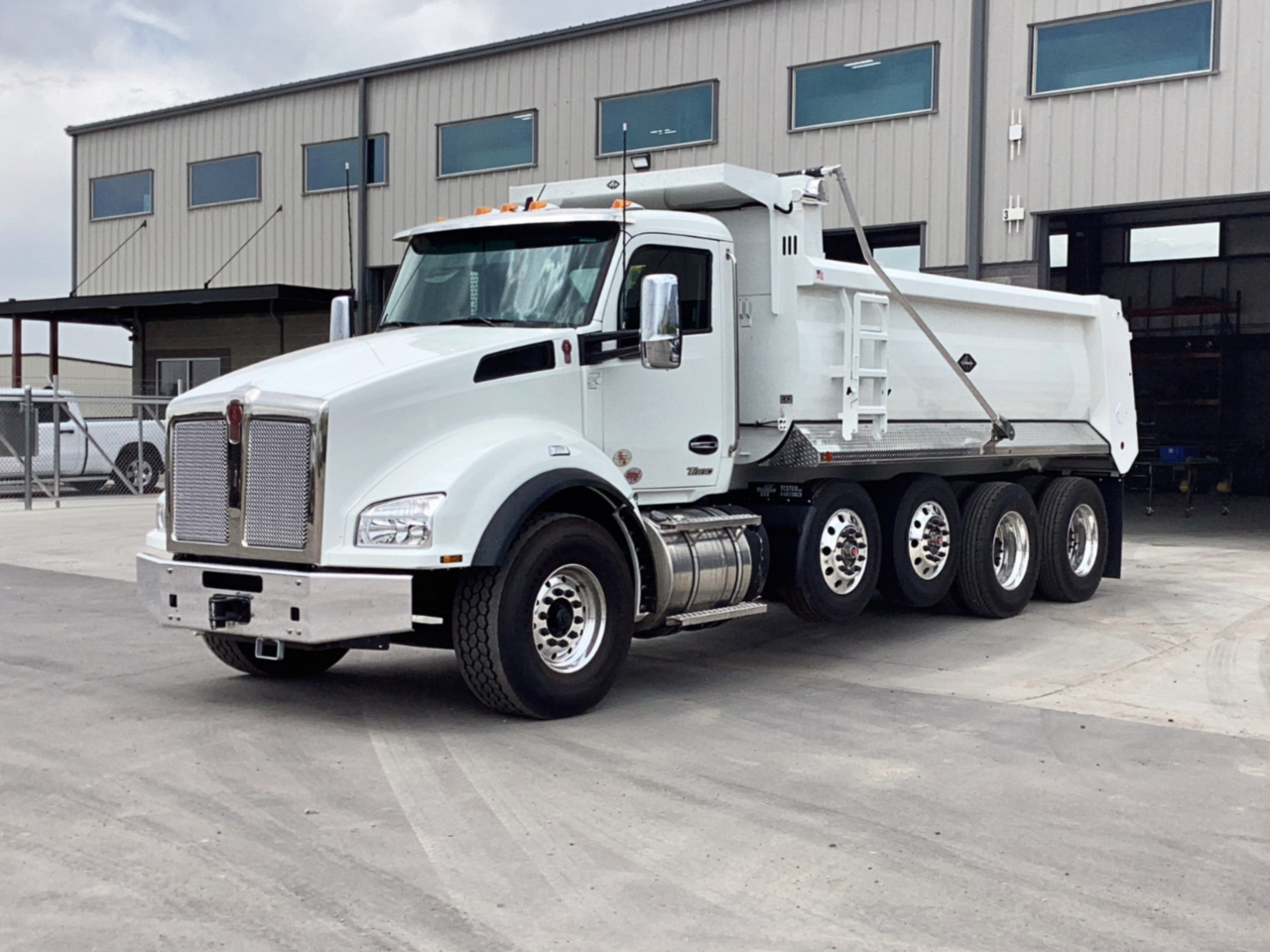 稀少新品 ウカイ26 1 3/4BEリム32穴 運搬車 2026 Kenworth T880 10x4 18' J-Craft Dump Truck