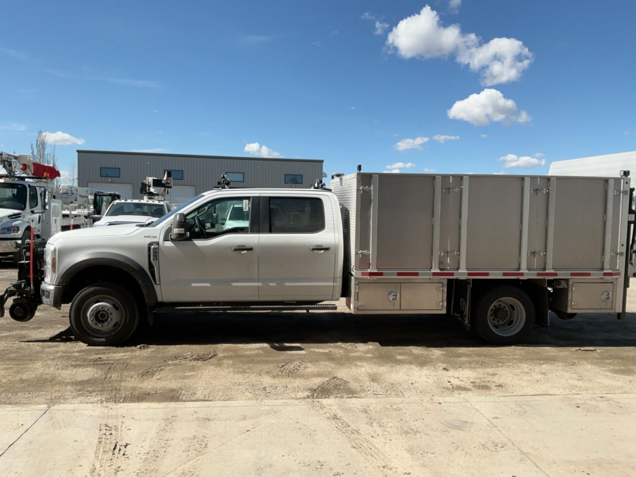2025 Ford F550 4x4 Hi-Rail Flatbed Truck
