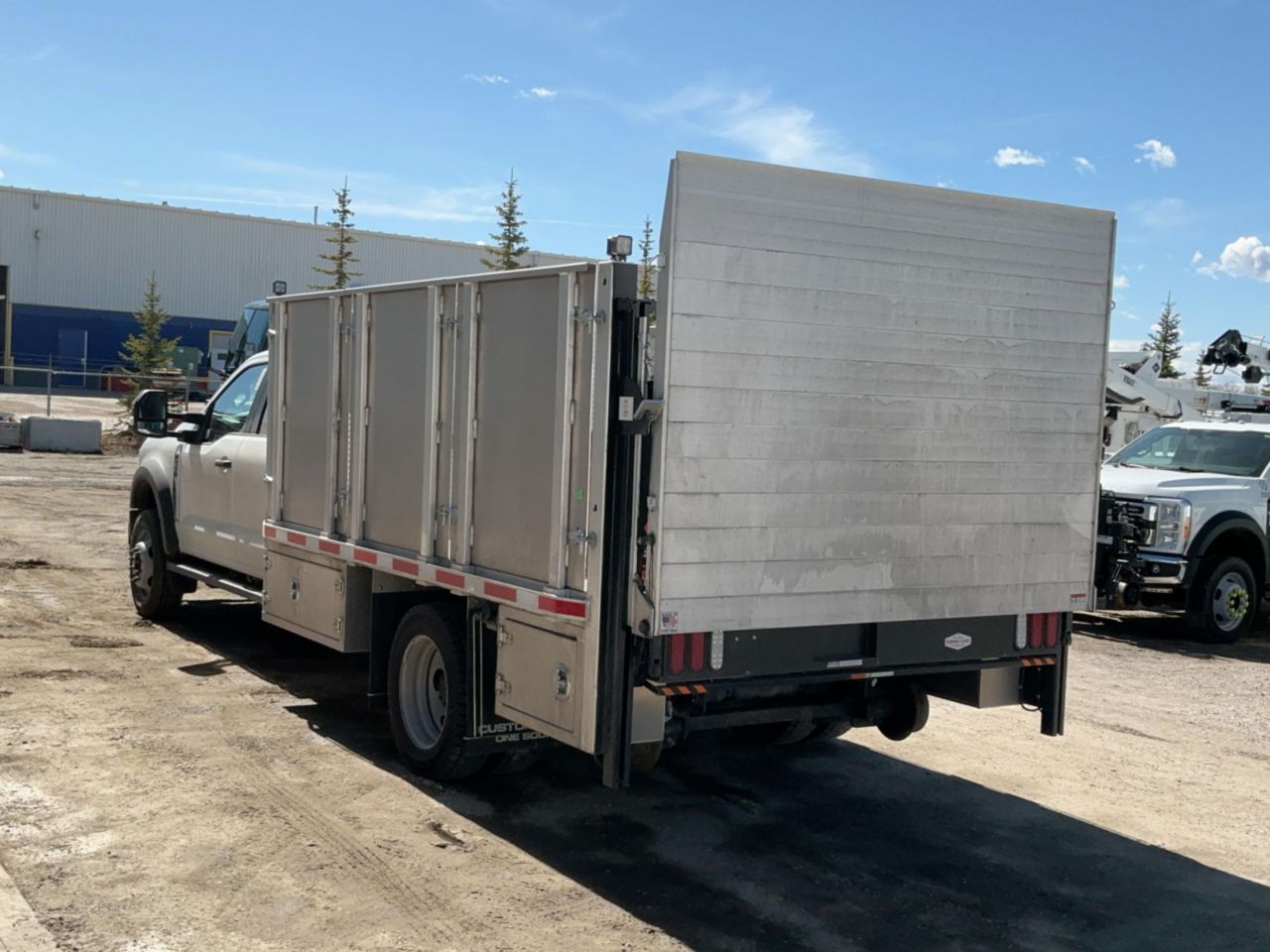 2025 Ford F550 4x4 Hi-Rail Flatbed Truck